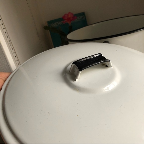 Vintage > Farmhouse White Enamel Stock Pot 8 qt - Picture 8 of 11